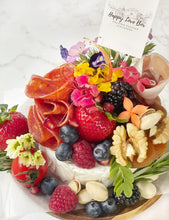 Load image into Gallery viewer, Flower Dome Cake