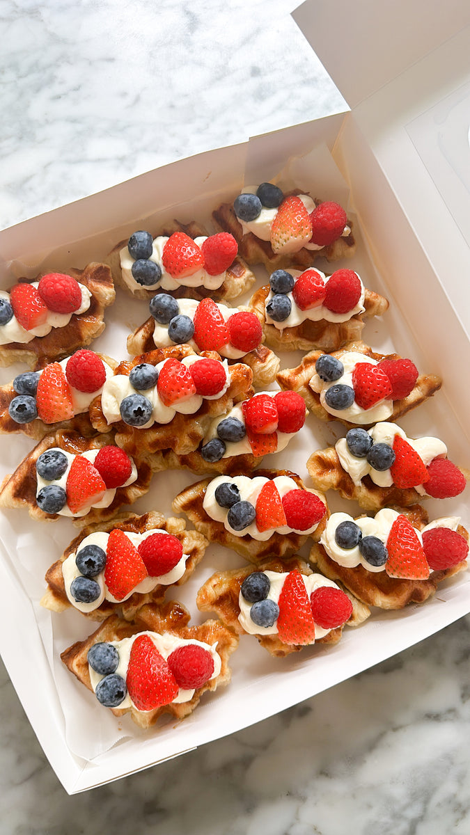 Croffles with assorted fruits – Happy Love Box